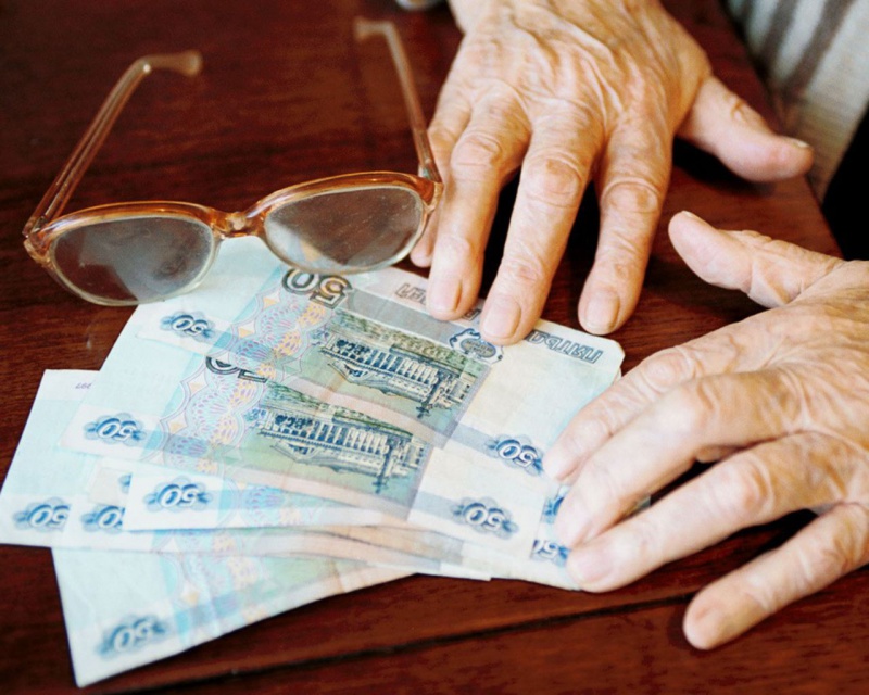 Тюльганские полицейские вернули пенсионерке украденные деньги